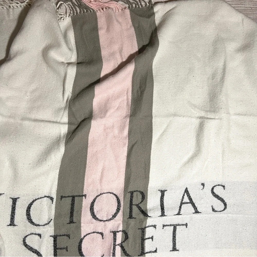 Victoria Secret Throw Blanket - Picture 8 of 15